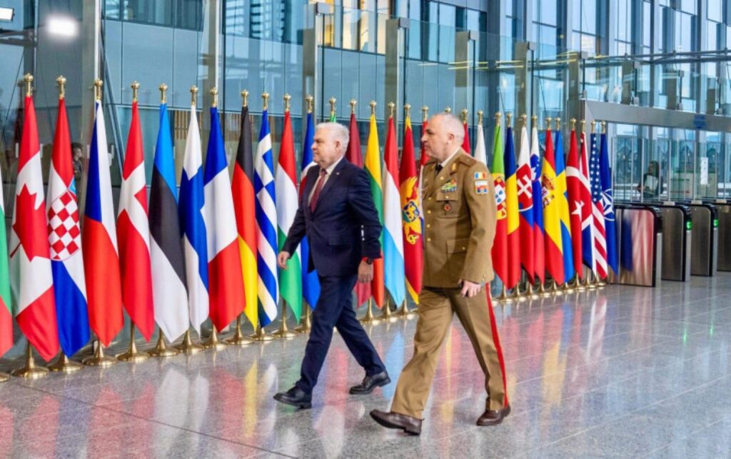 România participă la două proiecte NATO privind dezvoltarea de capacități de ultimă generație în domeniul aerian