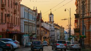 Tensiuni la Cernăuți. Catedrala „românească“, disputată de Biserica Autocefală a Ucrainei și Biserica Ortodoxă Ucraineană / video