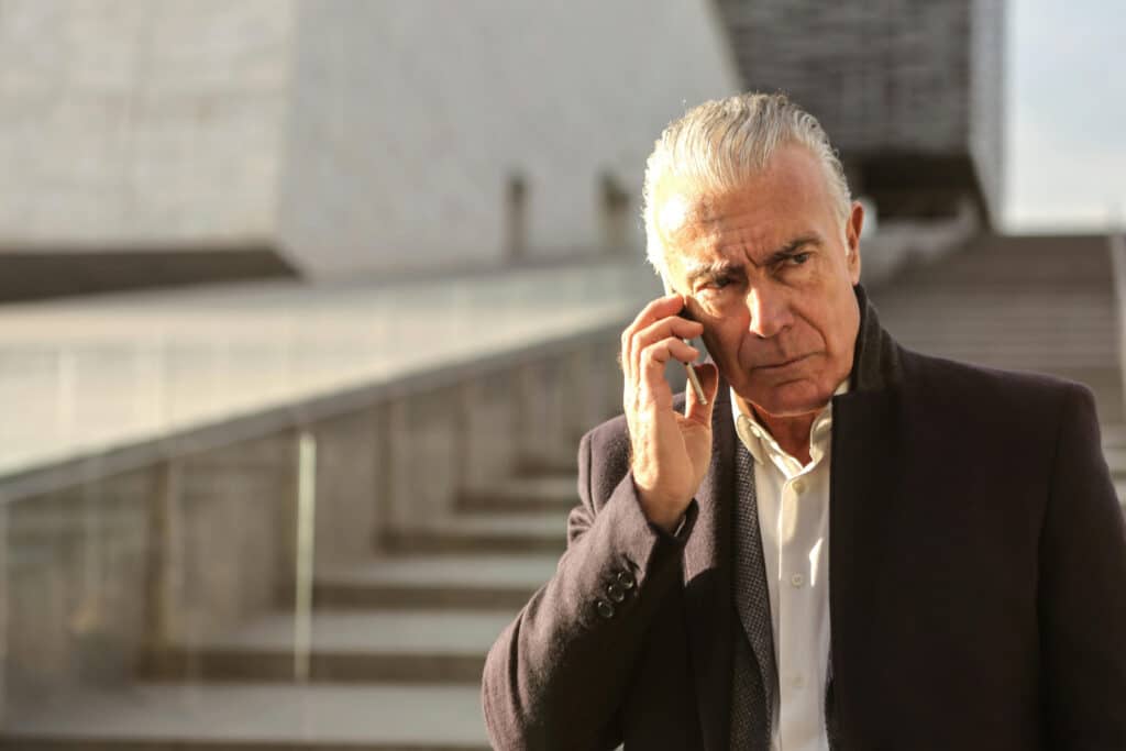 Schema Ponzi prin care mii de oameni au pierdut bani. Cum funcționează înșelătoria