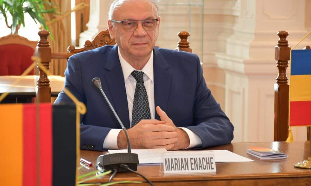 Cornel Nistorescu: Tiranul Enache și amplificatorii de semnal – 60m.ro