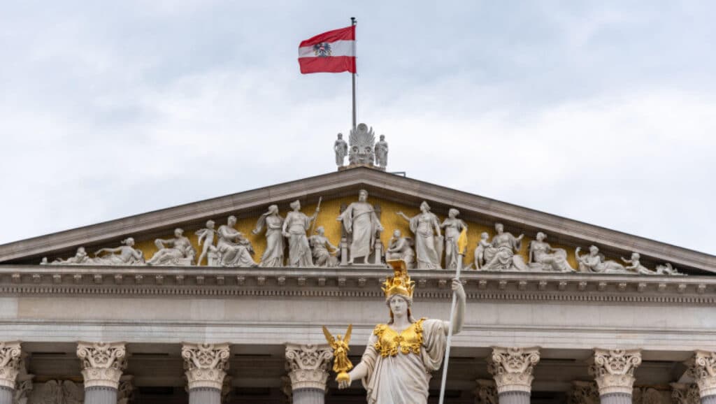 Austria: Conservatorii, social-democraţii şi liberalii au ajuns la un acord privind formarea guvernului