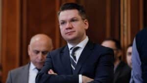 Mihail Neamțu (AUR): Arătăm ca o Republică bananieră, în care alegerile și voturile a milioane de cetățeni sunt anulate iar un candidat la funcția prezidențială e săltat din stradă – 60m.ro