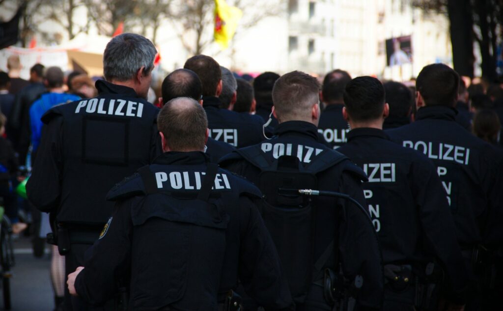 O mașină a intrat în mulțime în orașul Mannheim din Germania. Update: O persoană a murit / Suspectul, arestat / video