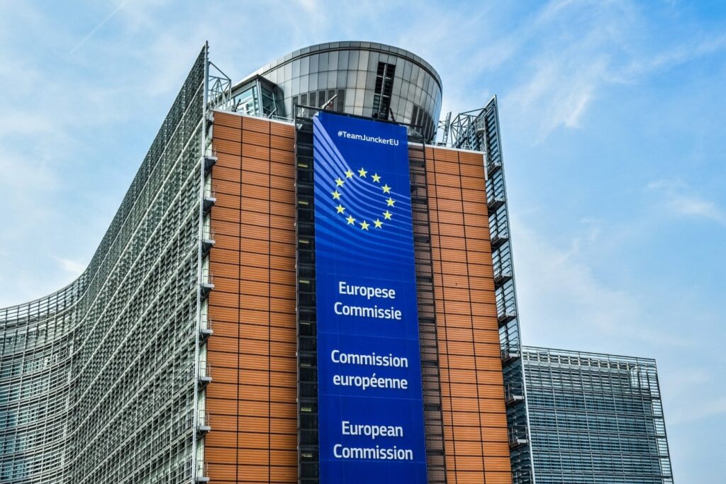 Anunţarea planului de eliminare a dependenţei UE faţă de energia rusească, amânată din nou de CE