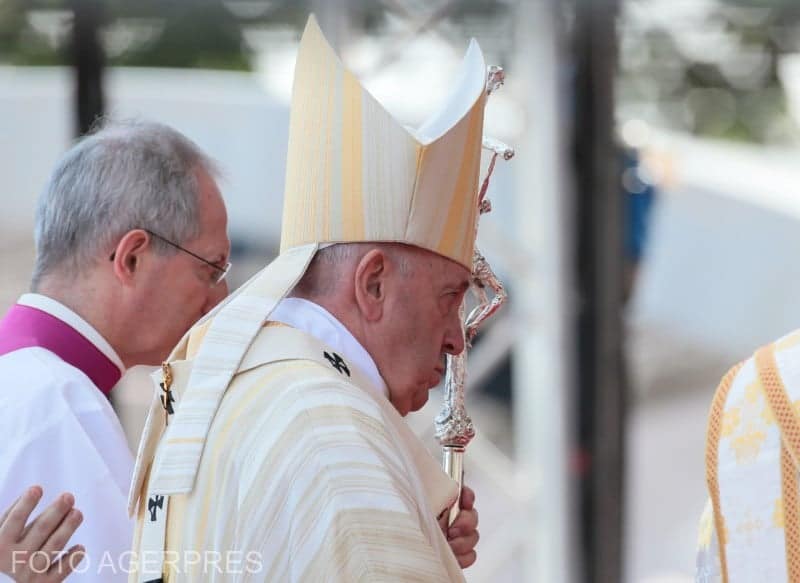 Papa Francisc primește oxigen zi și noapte. Ultimele informații despre starea acestuia