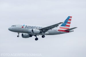 Moment de groază în aer: Un pasager a încercat să deschidă ușa avionului la peste 10.000 de metri