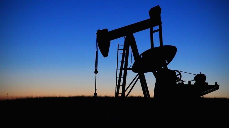 Armata ucraineană a lovit rafinării de petrol din două regiuni rusești