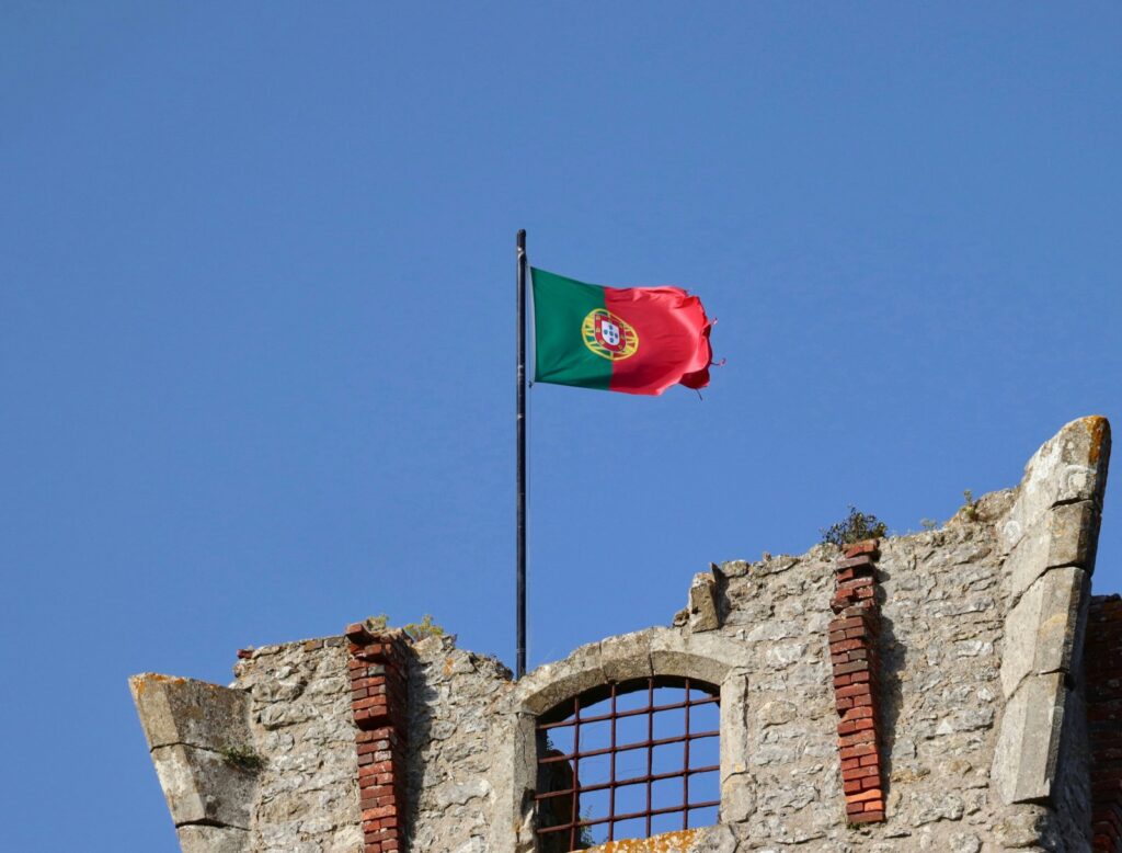 A căzut guvernul Portugaliei și țara se îndreaptă spre alegeri anticipate. Cetățenii, tot mai frustrați și deziluzionați