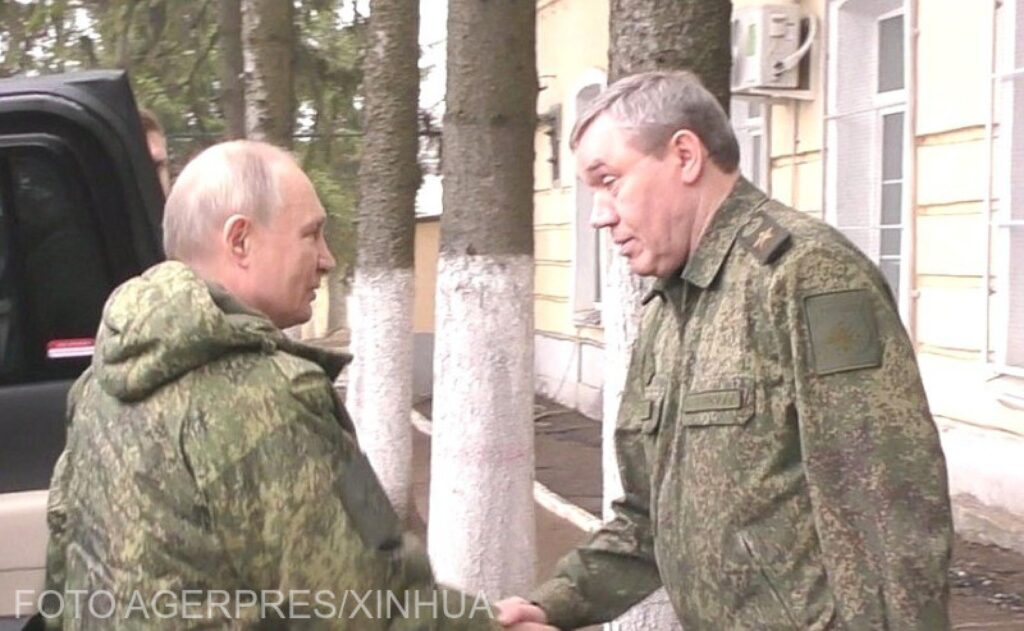 Detaliul de la întâlnirea lui Putin și Gherasimov care i-a pus pe gânduri pe internauți / video