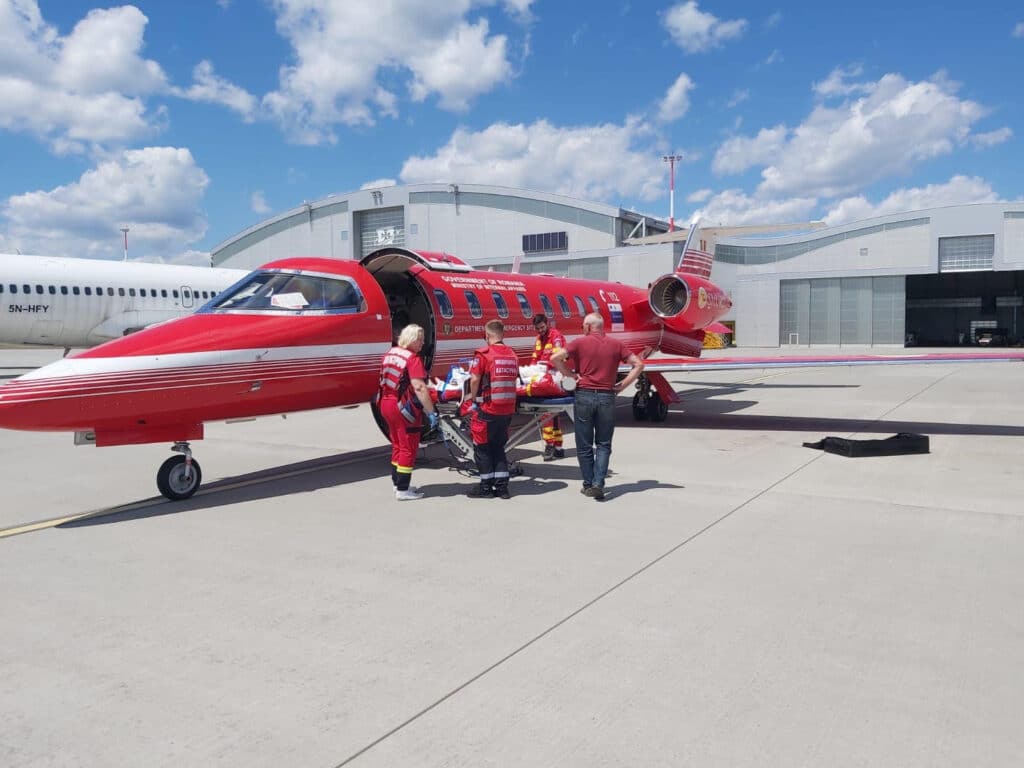 Patru victime ale incendiului din Macedonia de Nord au fost transportate cu o aeronavă română în Lituania