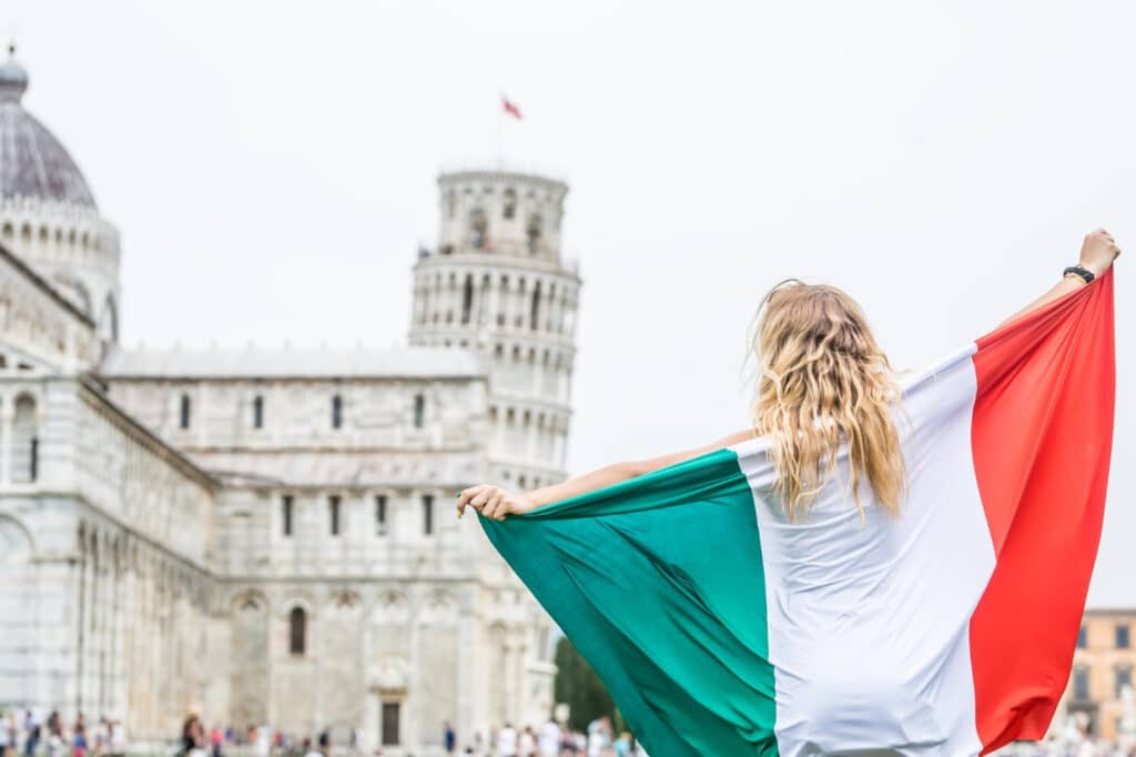 Italienii vând case istorice la prețul unei cafele. Care este singura condiție pentru a lua locuințe de 1.300 de mp pentru 1 euro