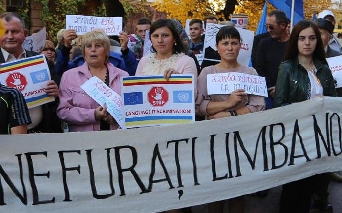 Ce n-a reușit Uniunea Sovietică, o va face Ucraina lui Zelenski. Din 32 de licee cu predare în limba maternă, românii din Cernăuți mai rămân cu 4 – 60m.ro
