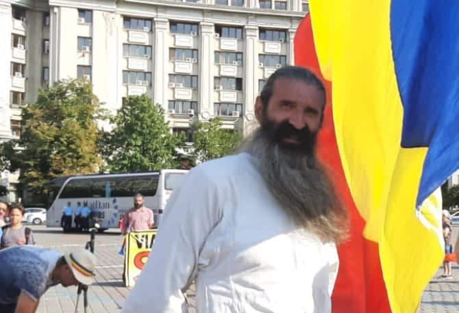 Protest la spitalul „Dr. Alexandru Obregia” din Bucureşti, pentru eliberarea „stegarului dac”, internat împotriva voinţei sale la Psihiatrie – 60m.ro