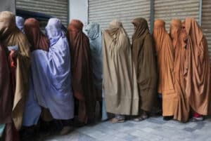 Damascul interzice portul vălului islamic integral ‘din motive de securitate’