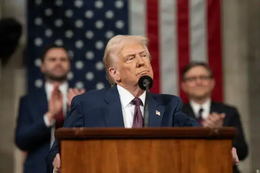 Trump zice că nu glumește despre al treilea mandat – 60m.ro