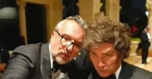 Ciolacu a trimis doi clovni la Mar-a-Lago. Trump nu era acasă – 60m.ro