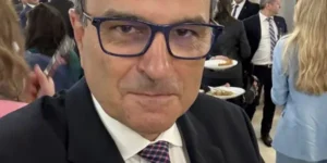 Ceremonia de la Cotroceni – între festivism de nuntă și alinierea oamenilor lui Iohannis în spatele lui Nicușor Dan – 60m.ro