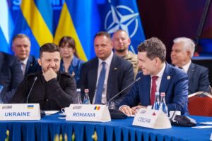 Înarmarea haotică și creșterea PIB-ului la 5% pentru Armată va aduce falimentul României. La fel a pățit și Grecia – 60m.ro