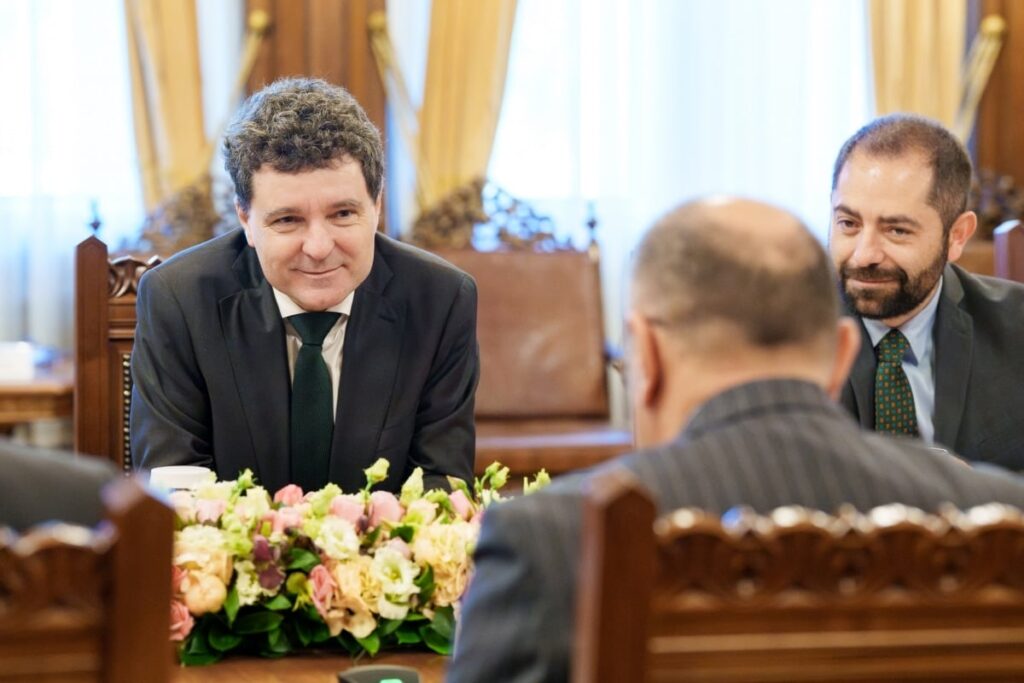 Echipa lui Nicușor ia în considerare oprirea finanțării Catedralei Mântuirii Neamului. Pensiile speciale rămân – 60m.ro