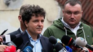 Ni se cere să fim solidari cu mafia de partid și de stat! Salariul directorului STB a ajuns la 12.000 de euro pe lună. Recent, și-a renovat biroul cu 153.000 de euro – 60m.ro