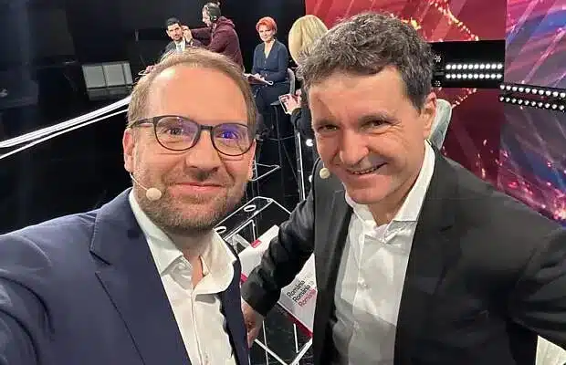 USR vrea să interzică plata cu bani cash. Românii, transformați în prizonieri digitali – 60m.ro