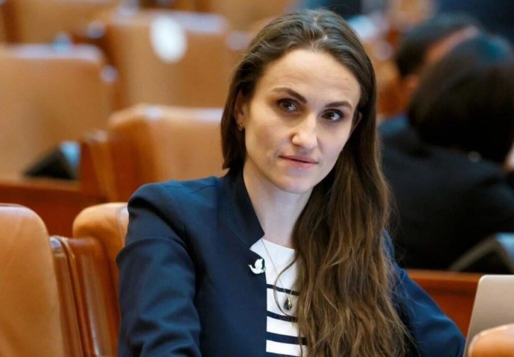 Oana Țoiu ministra USR propusă la Externe și-a trecut în CV că are experiență în conferințe – 60m.ro