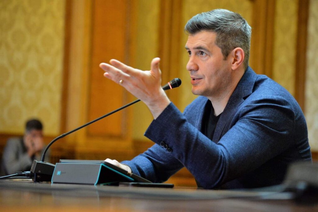 Dragoș Pătraru își bagă unghia în gât: Nicușor Dan a trădat votul și a pus 5 vicepremieri – 60m.ro
