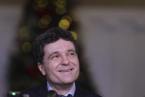 Nicușor minte. A dublat TVA pentru un sfert din economie – 60m.ro