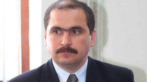 Legăturile premierului Bolojan cu mafia imobiliară, contracte cu dedicație pentru firmele de casă – 60m.ro