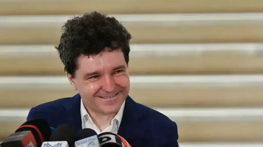 De frica românilor, Nicușor a oprit Legea Vexler! A sesizat CCR ca să nu-i sară oamenii în cap – 60m.ro