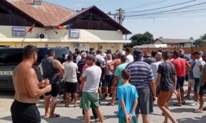 Revolta de la Lunguleţu – atac la ministrul Barbu: ”Nu sunteţi proprietari pe apa României”! – 60m.ro