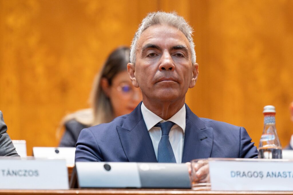 Mirel Palada: „La sfârşit, Anastasiu a mulţumit teatral tuturor, de ziceai că a primit premiul Oscar pentru cea mai bună şpagă – 60m.ro