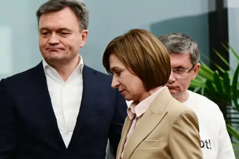 Regimul de la Chișinău a depășit o linie roșie! Europarlamentari reținuți abuziv și expulzați – 60m.ro