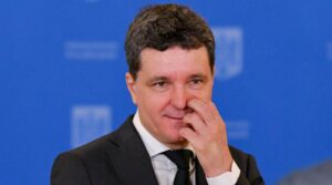 Cristoiu: Nicuşor Dan e un individ slab, se vede că nu are nicio manetă, nu el conduce ţara, a fost pus doar de decor la Palatul Cotroceni – 60m.ro