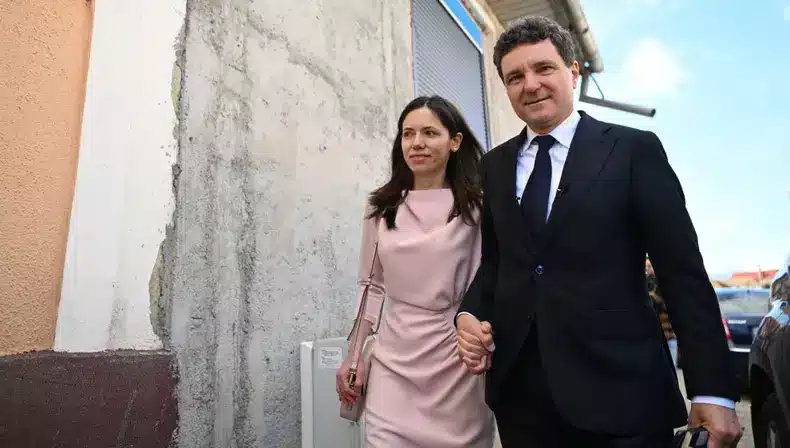 Cine a plătit deplasarea concubinei președintelui Nicușor Dan în Austria? – 60m.ro