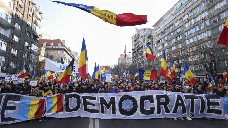 Pe 6 decembrie am înțeles că după 1989 am trăit iluzia democrației – 60m.ro