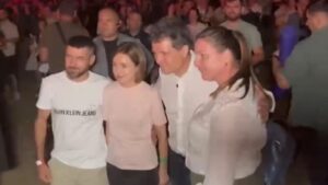 Nicușor Dan s-a dus să danseze la Festivalul Lupilor cu Maia Sandu – 60m.ro