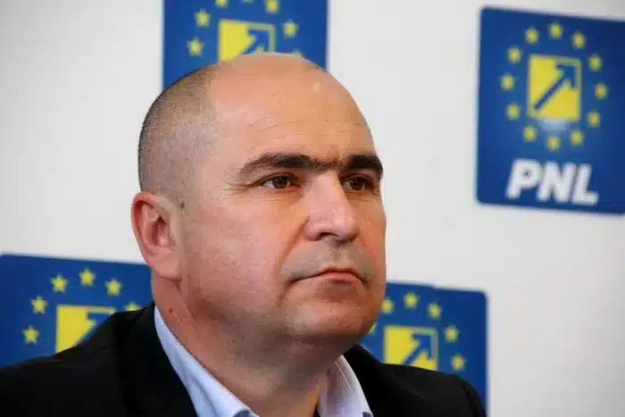 Ilie Bolojan nu are bani pentru sinistrații de la Broșteni, dar știe să fure de la români prin taxe și impozite colosale – 60m.ro