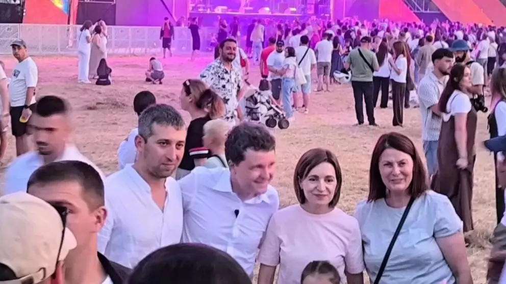Singura politică externă a președintelui și premierului este să plece în Moldova și să laude Ucraina – 60m.ro
