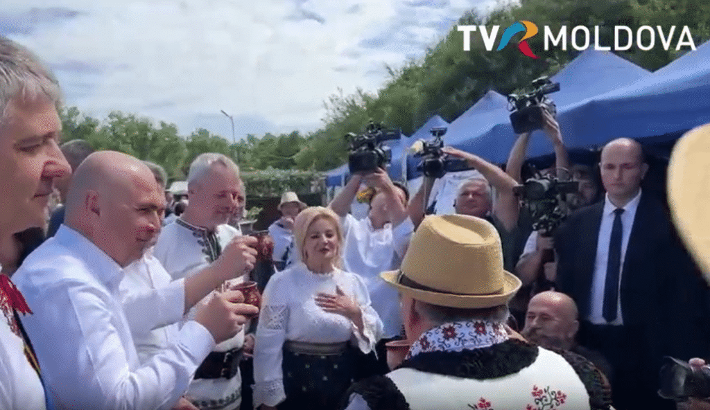 Ion Cristoiu: Bolojan se teme de poporul român, se duce doar acolo unde e aşteptat cu fanfara, la Maia Sandu – 60m.ro