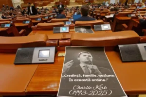 Senatorii și deputații au ținut momente de reculegere pentru Charlie Kirk, la propunerea AUR – 60m.ro