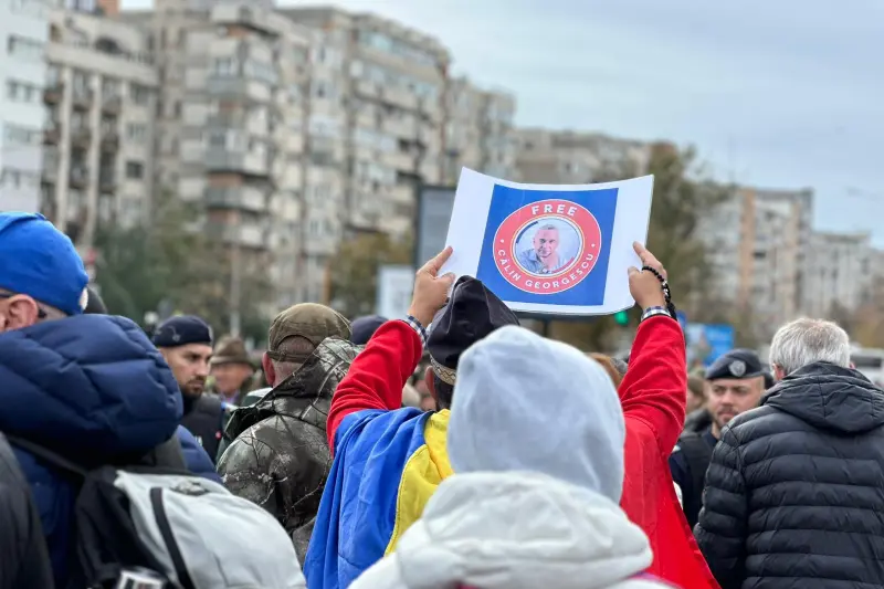 Politicieni corupți, huiduiți după slujbă – 60m.ro