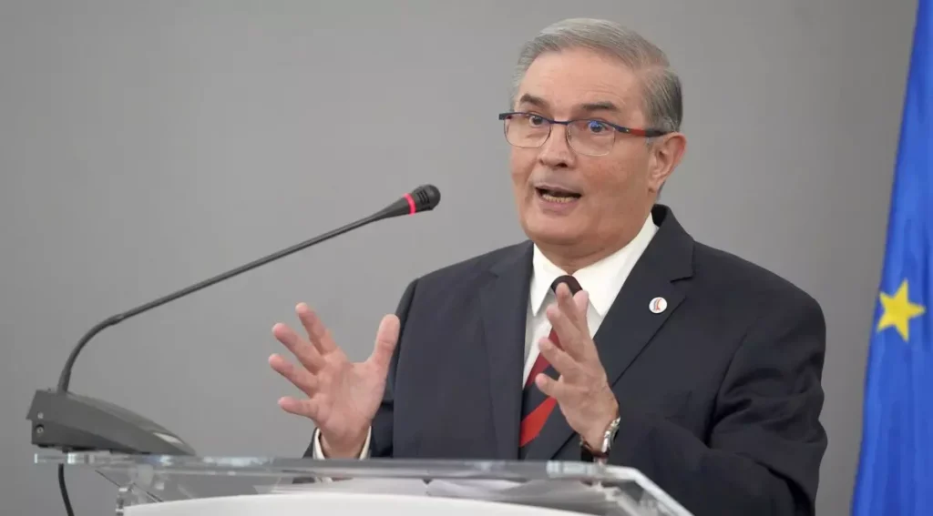 Silviu Predoiu: România trebuie să decidă prin referendum poziţionarea faţă de Ucraina – 60m.ro