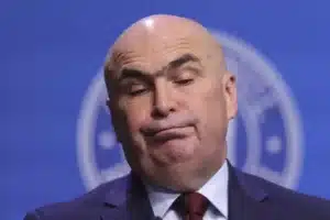 Premierul Bolojan îi omoară pe țărani cu impozitele, din prostie – 60m.ro