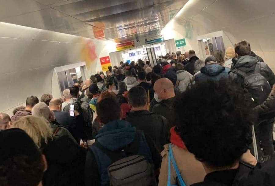 Jaf din banii românilor pentru corupții din partide: Indemnizații de 27.000 lei net la Aeroporturi București, aprobate de Ministerul Transporturilor – 60m.ro