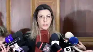 Diana Buzoianu, chemată la raport în Parlament, după ce 100.000 de oameni au rămas fără apă – 60m.ro