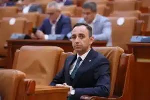 Numire politică cu iz nuclear: Laurențiu Cazan – fost parlamentar PNL implicat în dosarul devalizării CET Govora – preia conducerea Consiliului de Administrație al Nuclearelectrica, fără expertiză în domeniu, dar cu o remunerație considerabilă – 60m.ro