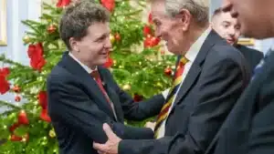 Straniile întâlniri ale lui Nicușor Dan la Londra: A ignorat diaspora românească, dar a ridicat ode rechinilor vremurilor apuse din rândul mafiei imobiliare – 60m.ro