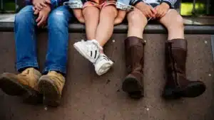 Pantofii-spion pentru copii, care le permit părinților să-i urmărească în timp real – 60m.ro