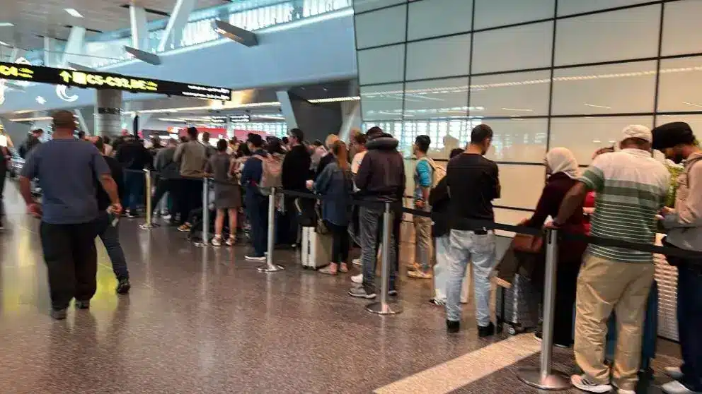 Alertă MAE: sute de români din Dubai și Doha solicită sprijin consular după suspendarea zborurilor din Orientul Mijlociu – 60m.ro